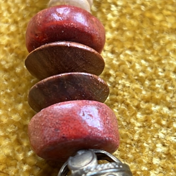 VINTAGE Boho Wood And Metal Beaded Necklace - Picture 11 of 12